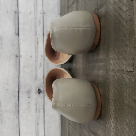 JourneeCollection-Cortni Pointed Toe Flat Gray Size 7.5W - Picture 2 of 8